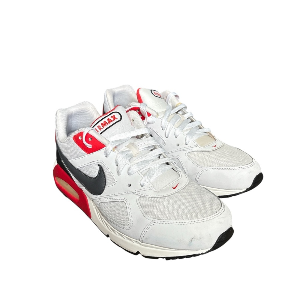 Nike White and Red Sneakers Classic Athletic Design